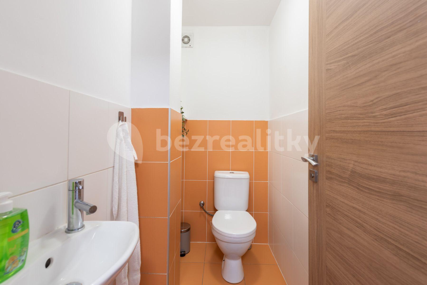 5 bedroom flat to rent, 90 m², Grafická, Prague, Prague