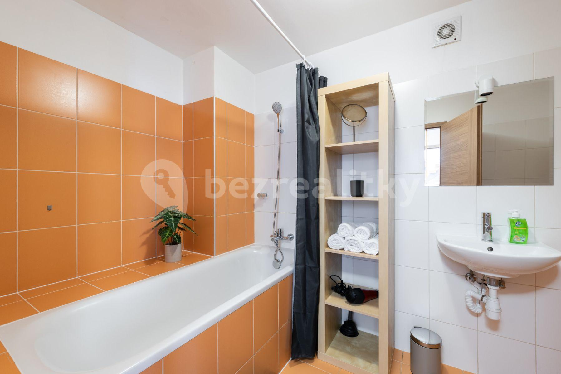 5 bedroom flat to rent, 90 m², Grafická, Prague, Prague