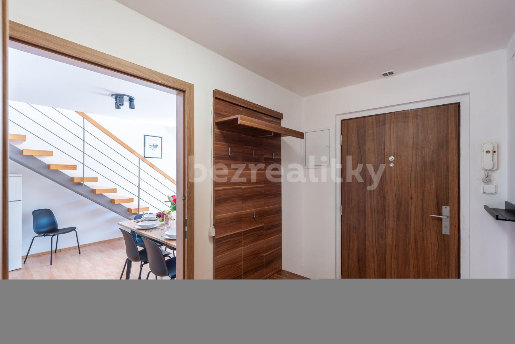 5 bedroom flat to rent, 90 m², Grafická, Prague, Prague