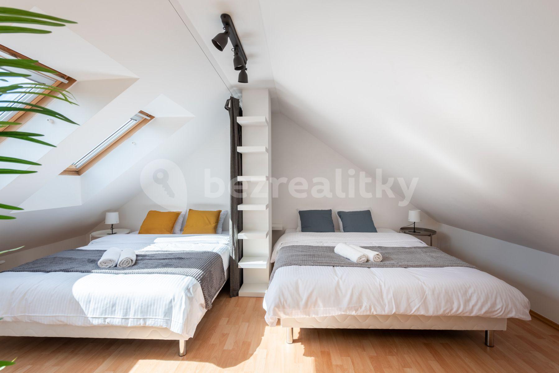 5 bedroom flat to rent, 90 m², Grafická, Prague, Prague