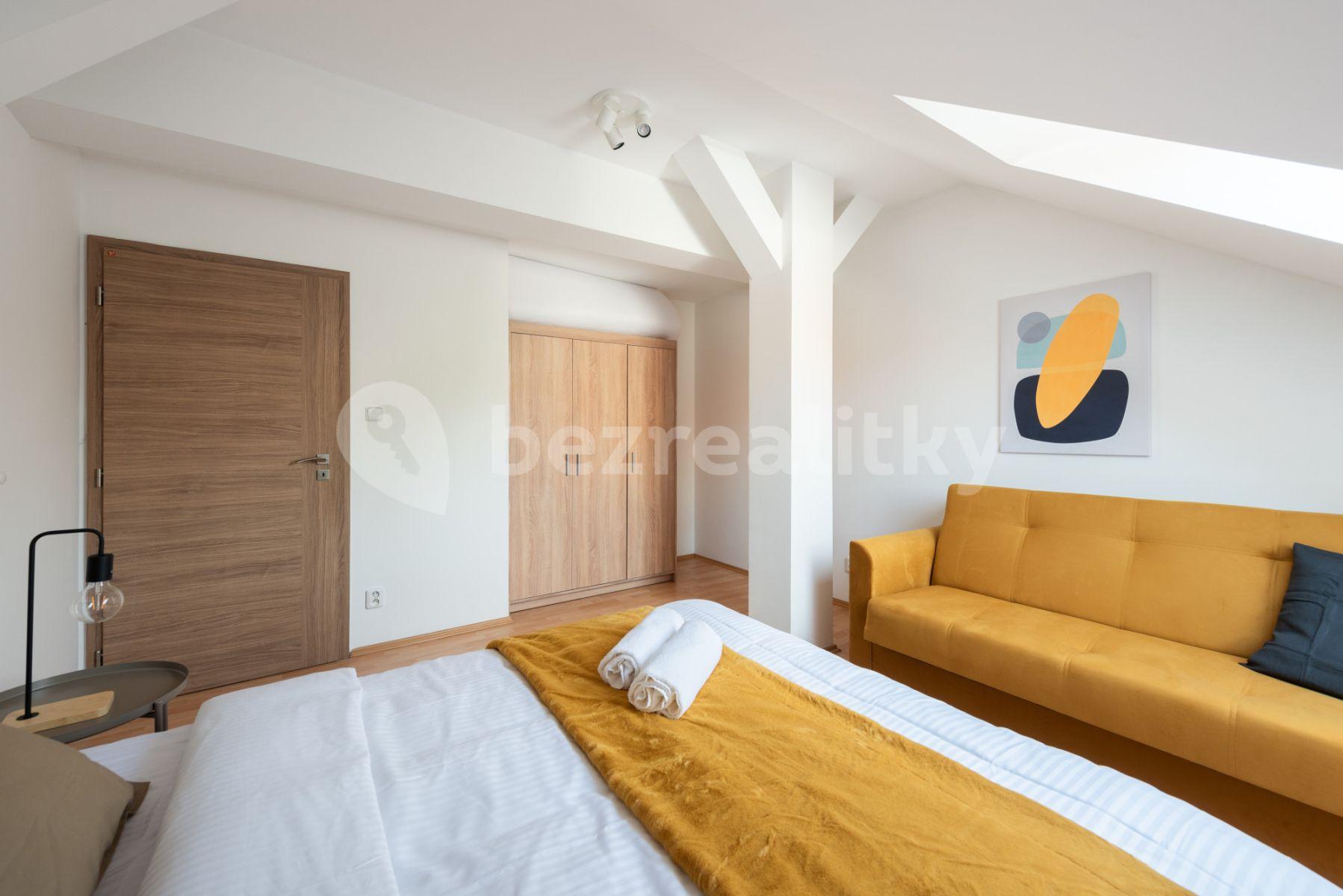 5 bedroom flat to rent, 90 m², Grafická, Prague, Prague