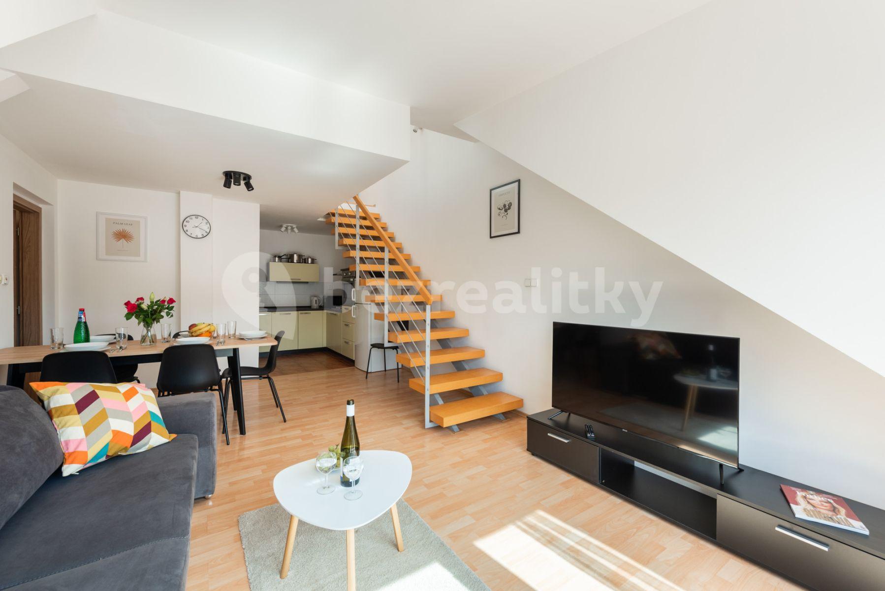 5 bedroom flat to rent, 90 m², Grafická, Prague, Prague