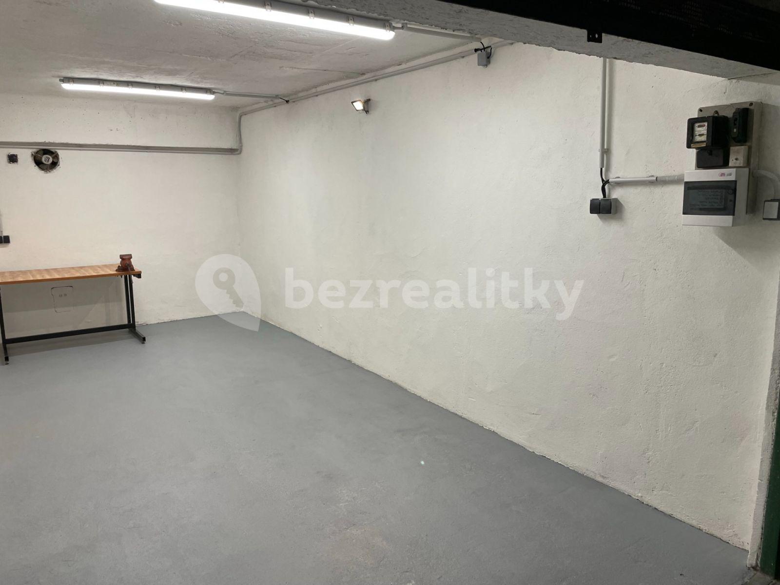 garage for sale, 18 m², Ležáků, Pardubice, Pardubický Region