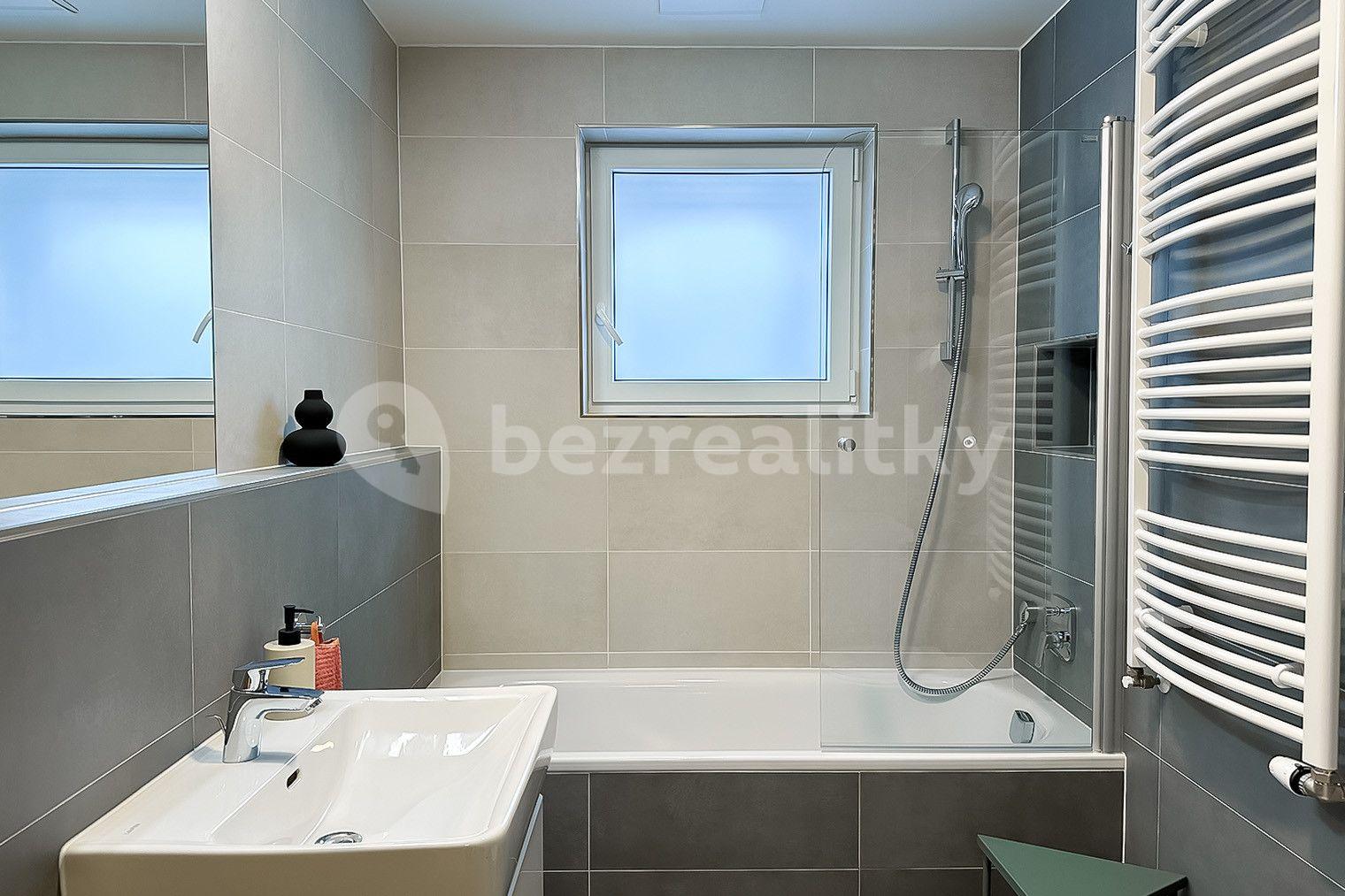 2 bedroom flat to rent, 63 m², U Pergamenky, Prague, Prague