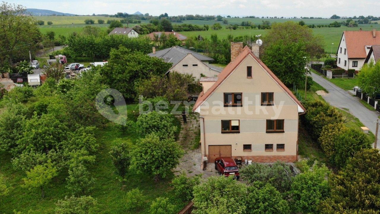 house for sale, 220 m², Chorušice, Středočeský Region