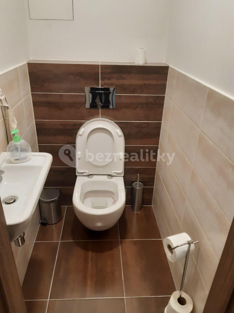 2 bedroom with open-plan kitchen flat for sale, 63 m², Zvěřinova, Prague, Prague