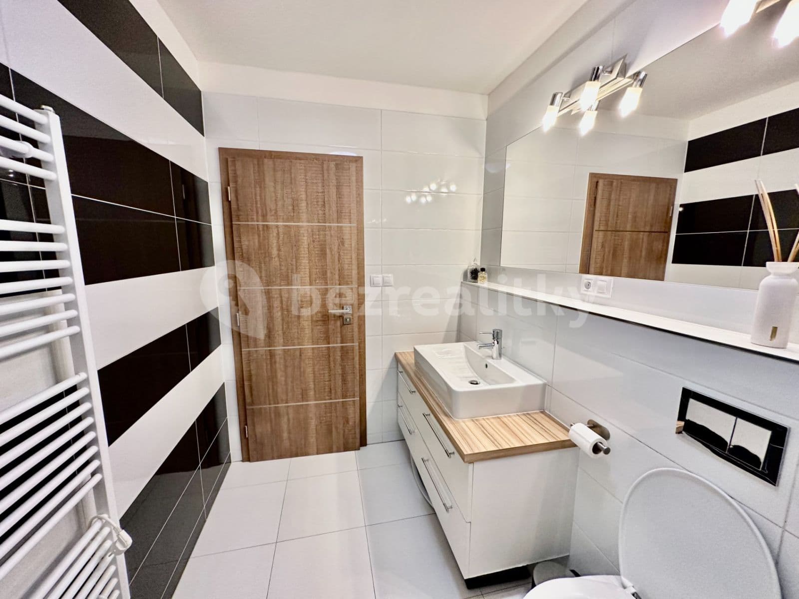 2 bedroom with open-plan kitchen flat for sale, 76 m², Učňovská, Prague, Prague