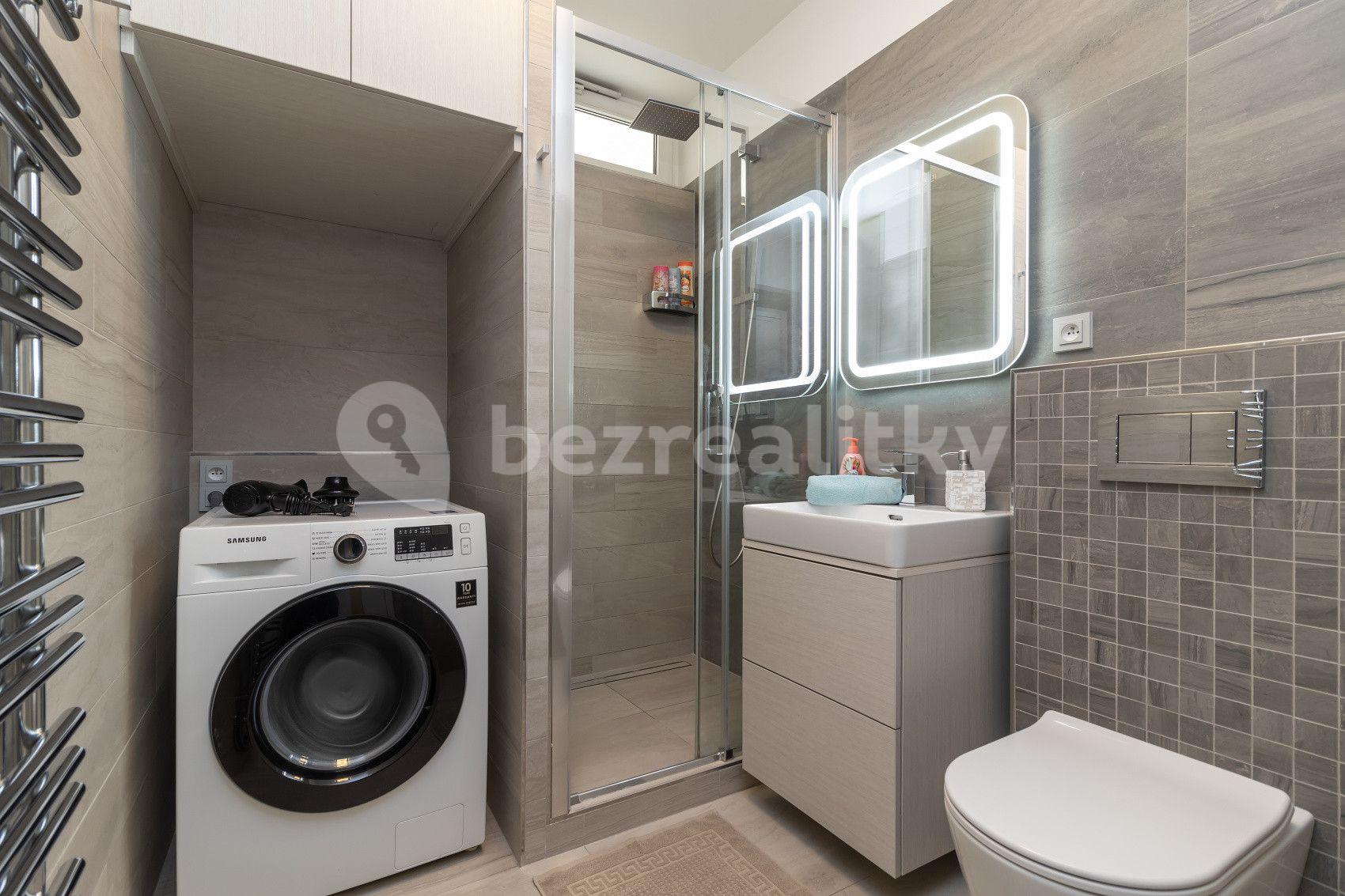 2 bedroom flat to rent, 40 m², U Michelského mlýna, Prague, Prague