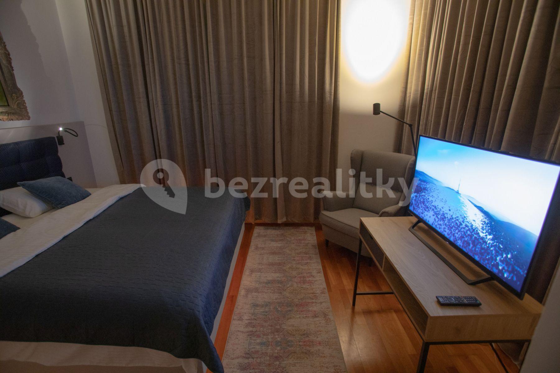 2 bedroom flat to rent, 40 m², Mostecká, Prague, Prague