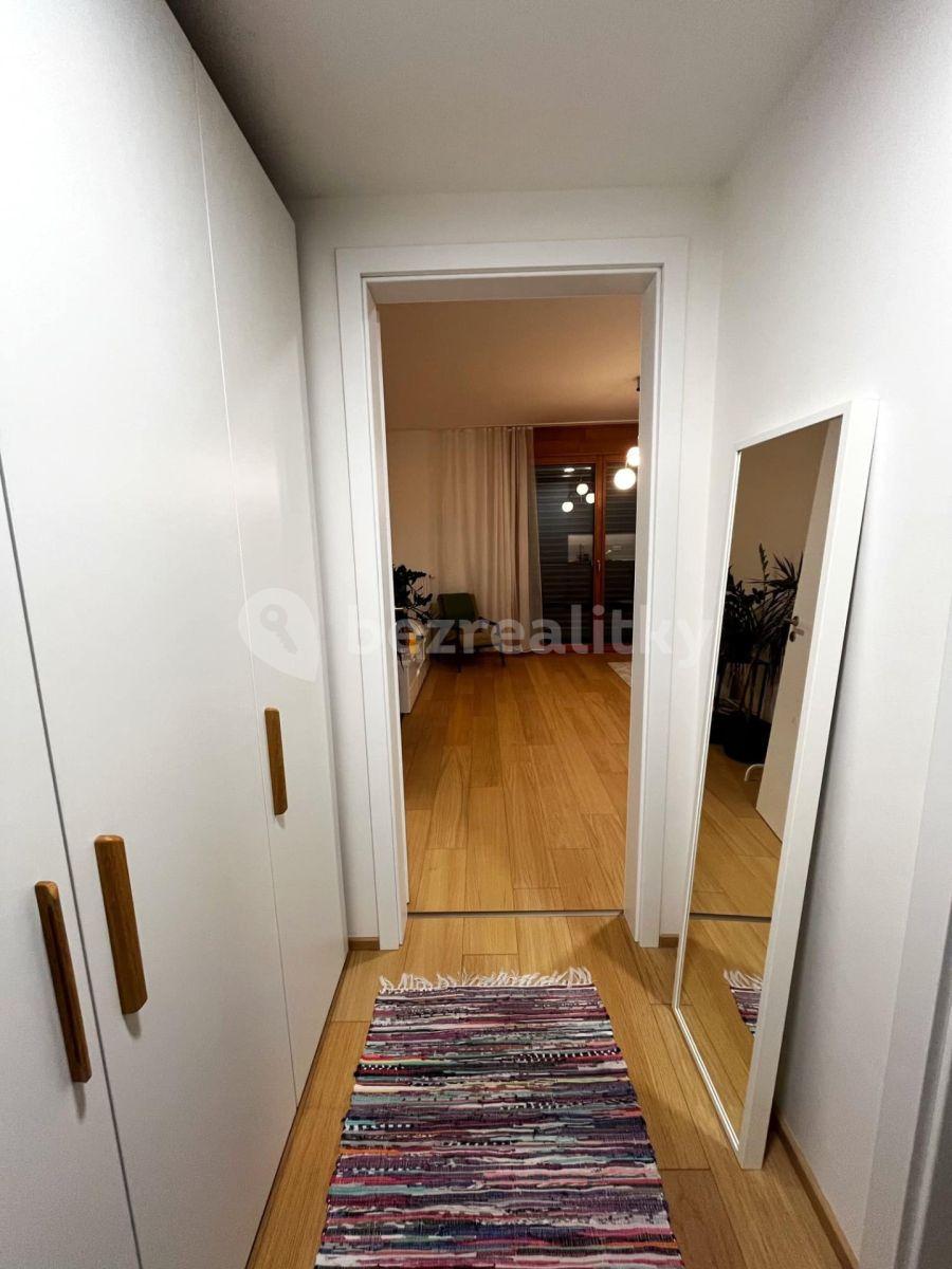 Studio flat to rent, 37 m², Vorařská, Prague, Prague