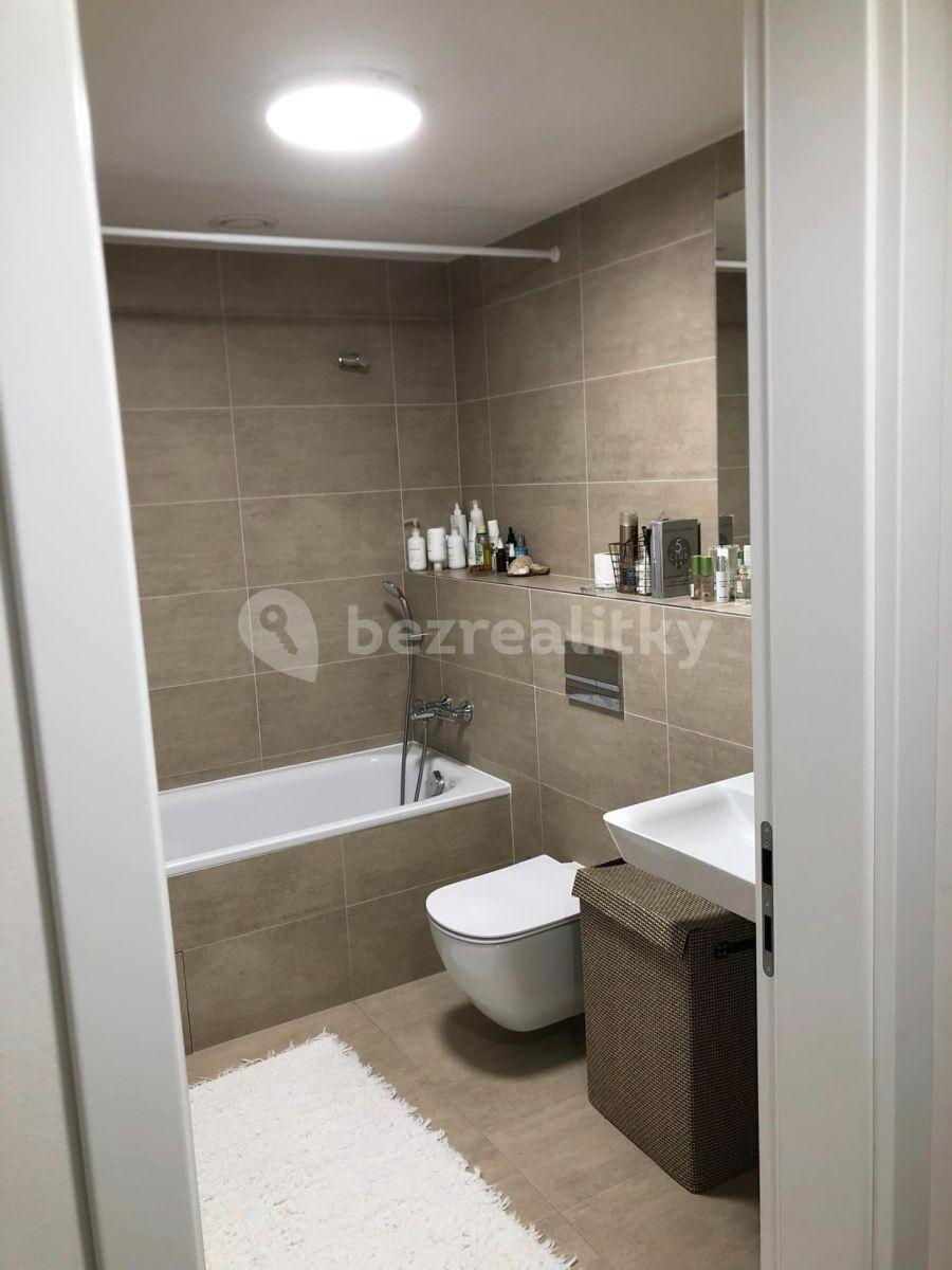 Studio flat to rent, 37 m², Vorařská, Prague, Prague