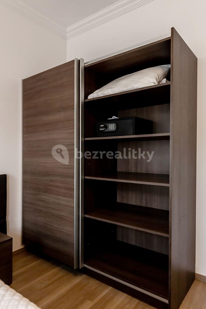 Studio flat to rent, 30 m², Legerova, Prague, Prague