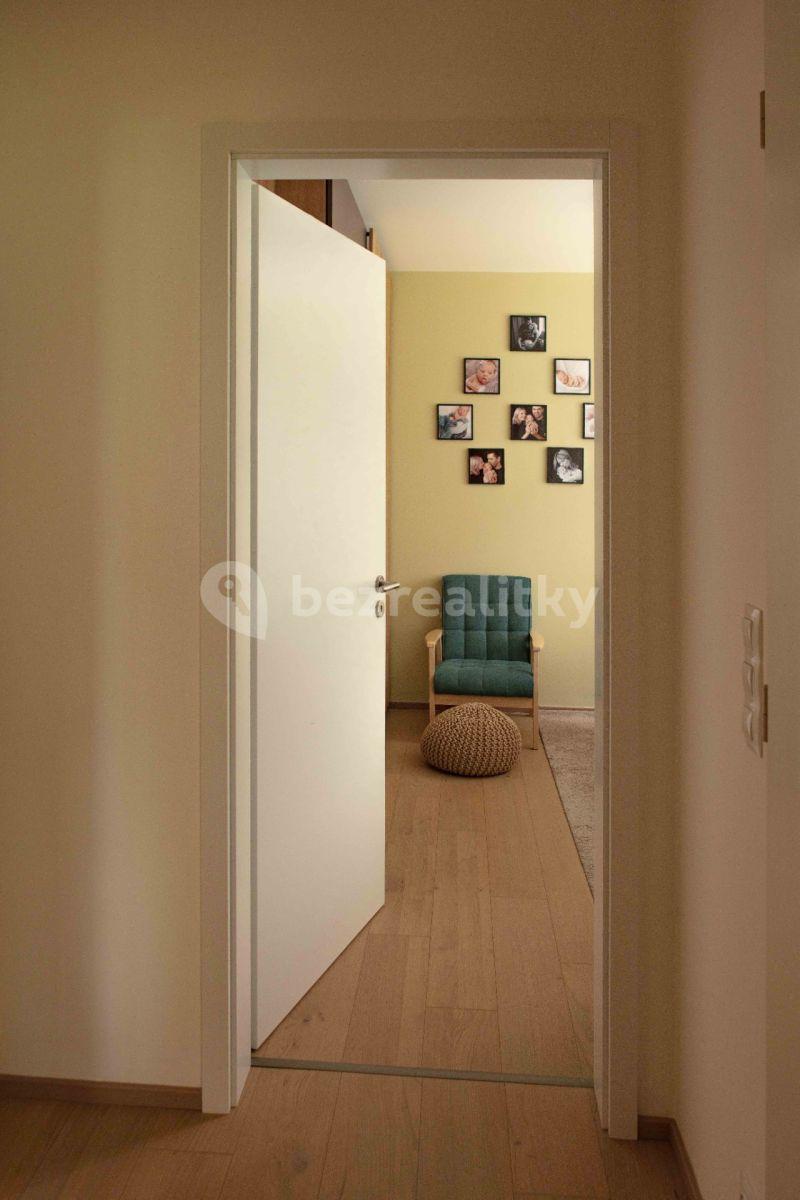 2 bedroom with open-plan kitchen flat for sale, 84 m², U Traktorky, Prague, Prague