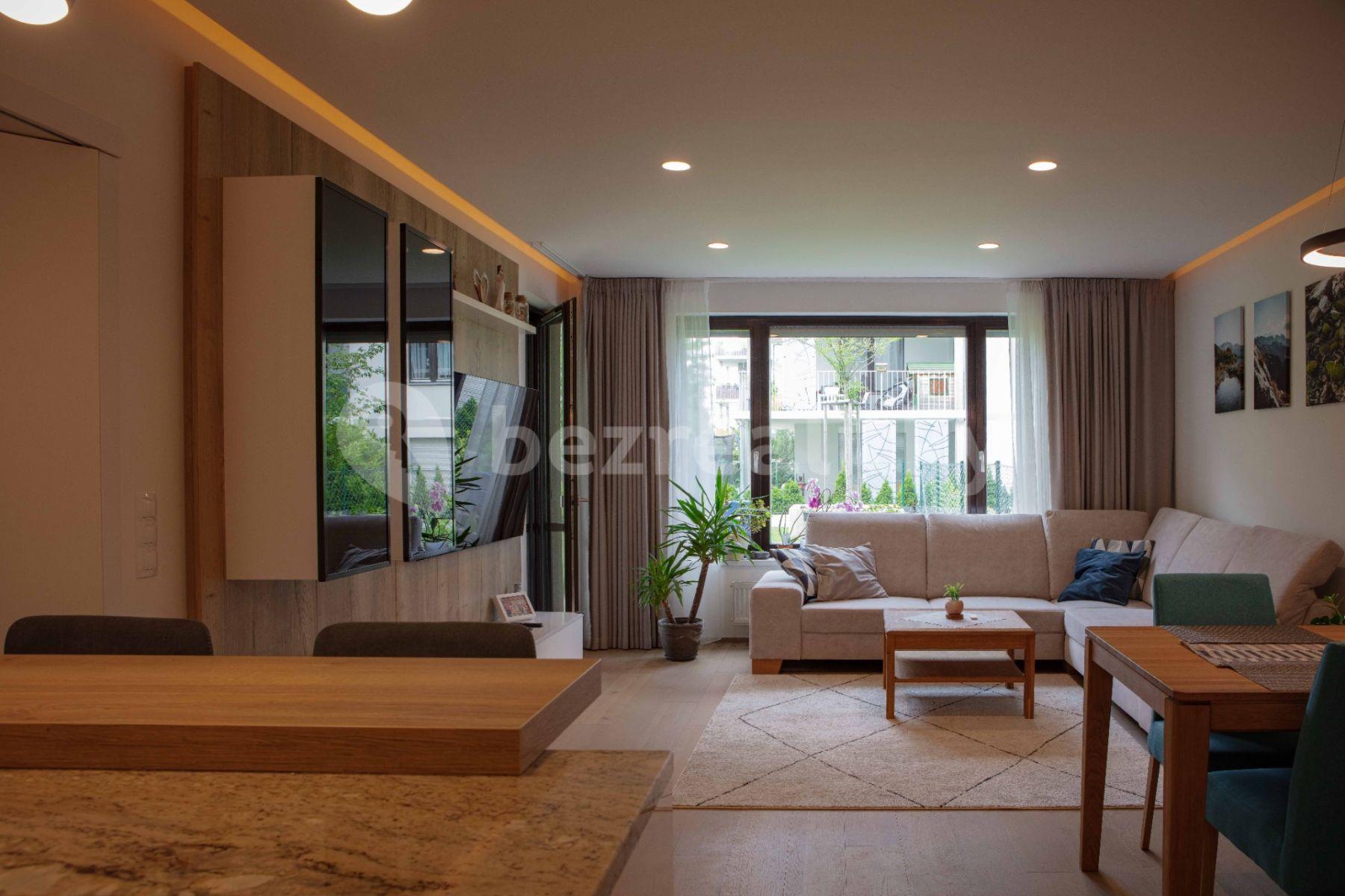 2 bedroom with open-plan kitchen flat for sale, 84 m², U Traktorky, Prague, Prague