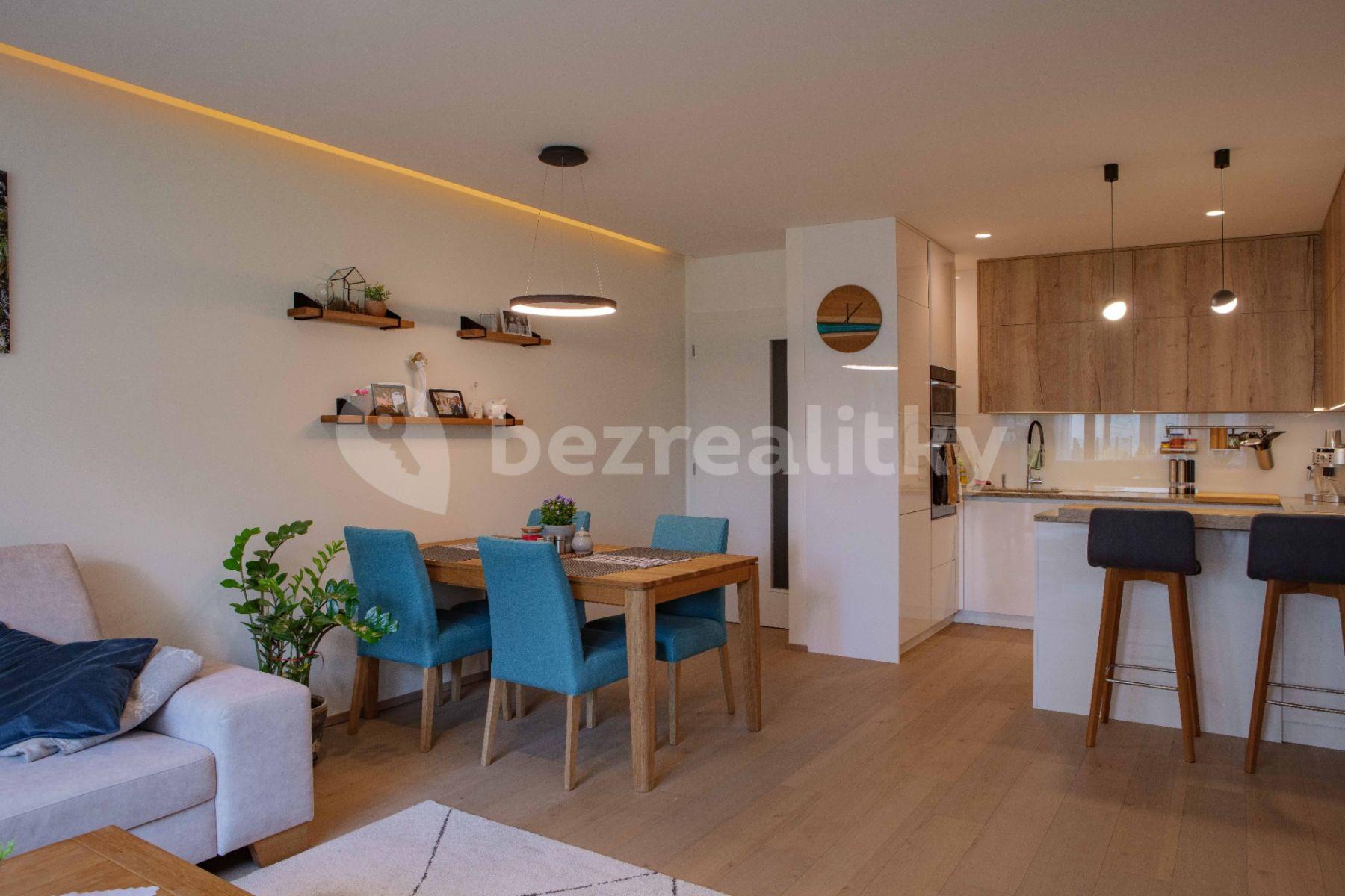 2 bedroom with open-plan kitchen flat for sale, 84 m², U Traktorky, Prague, Prague