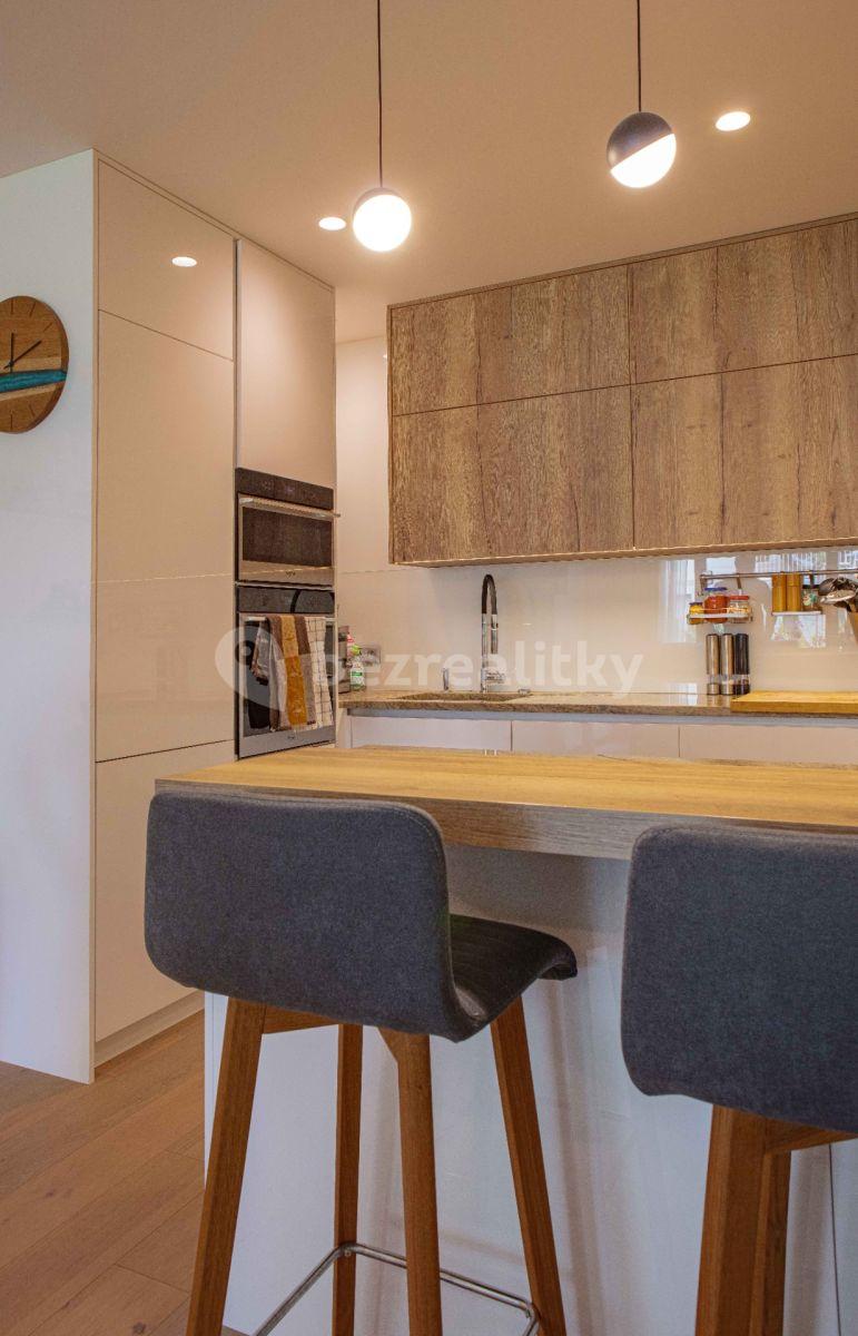 2 bedroom with open-plan kitchen flat for sale, 84 m², U Traktorky, Prague, Prague