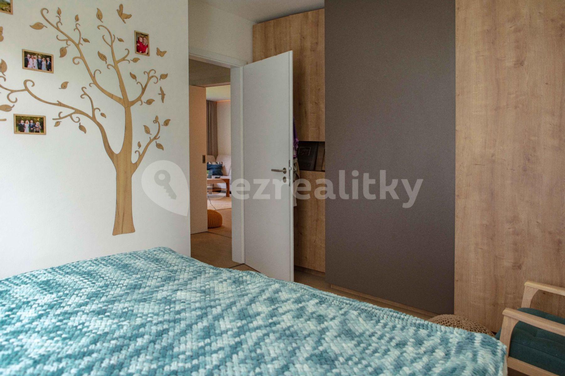 2 bedroom with open-plan kitchen flat for sale, 84 m², U Traktorky, Prague, Prague