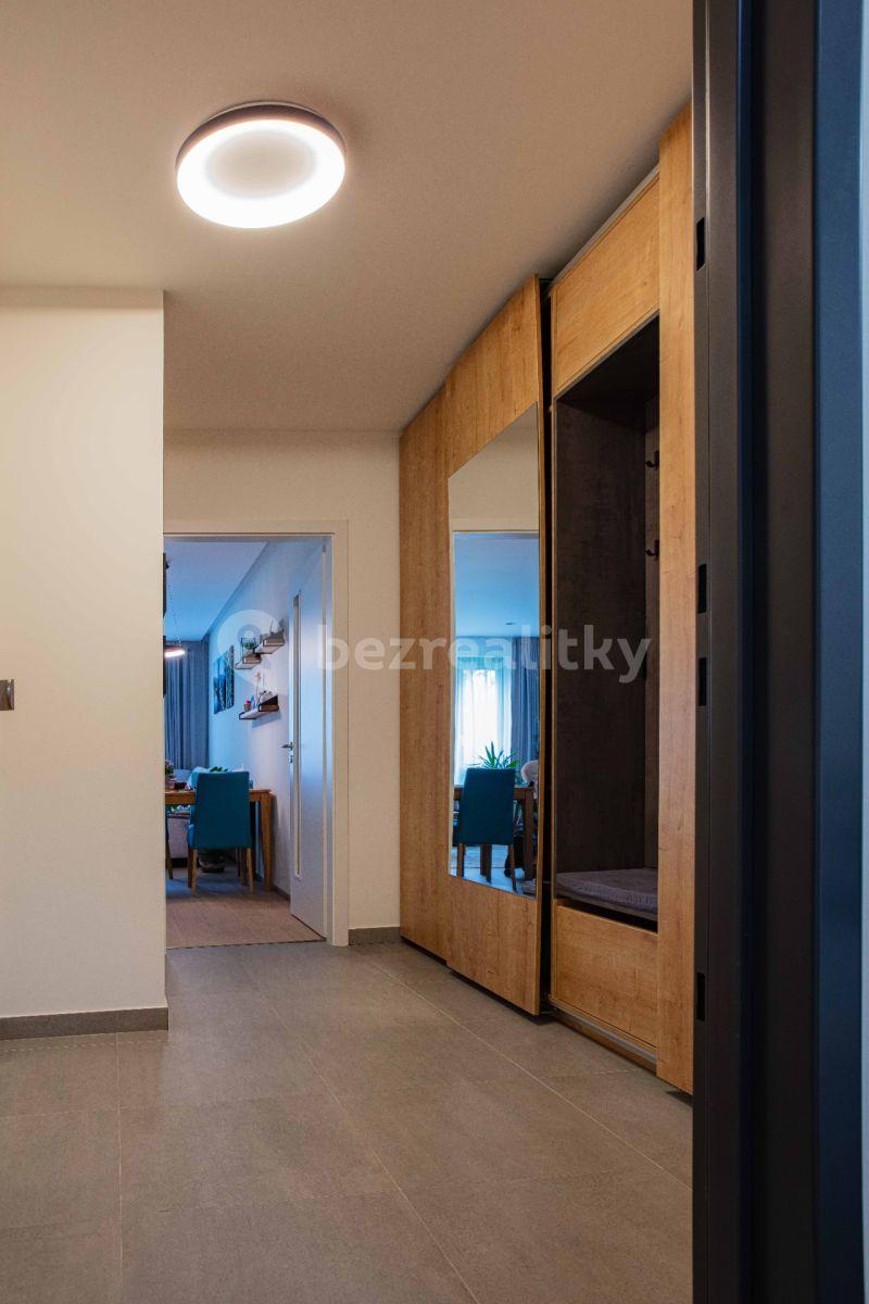 2 bedroom with open-plan kitchen flat for sale, 84 m², U Traktorky, Prague, Prague