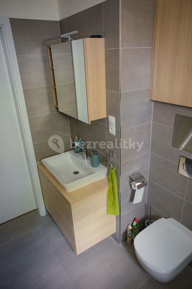 2 bedroom with open-plan kitchen flat for sale, 84 m², U Traktorky, Prague, Prague