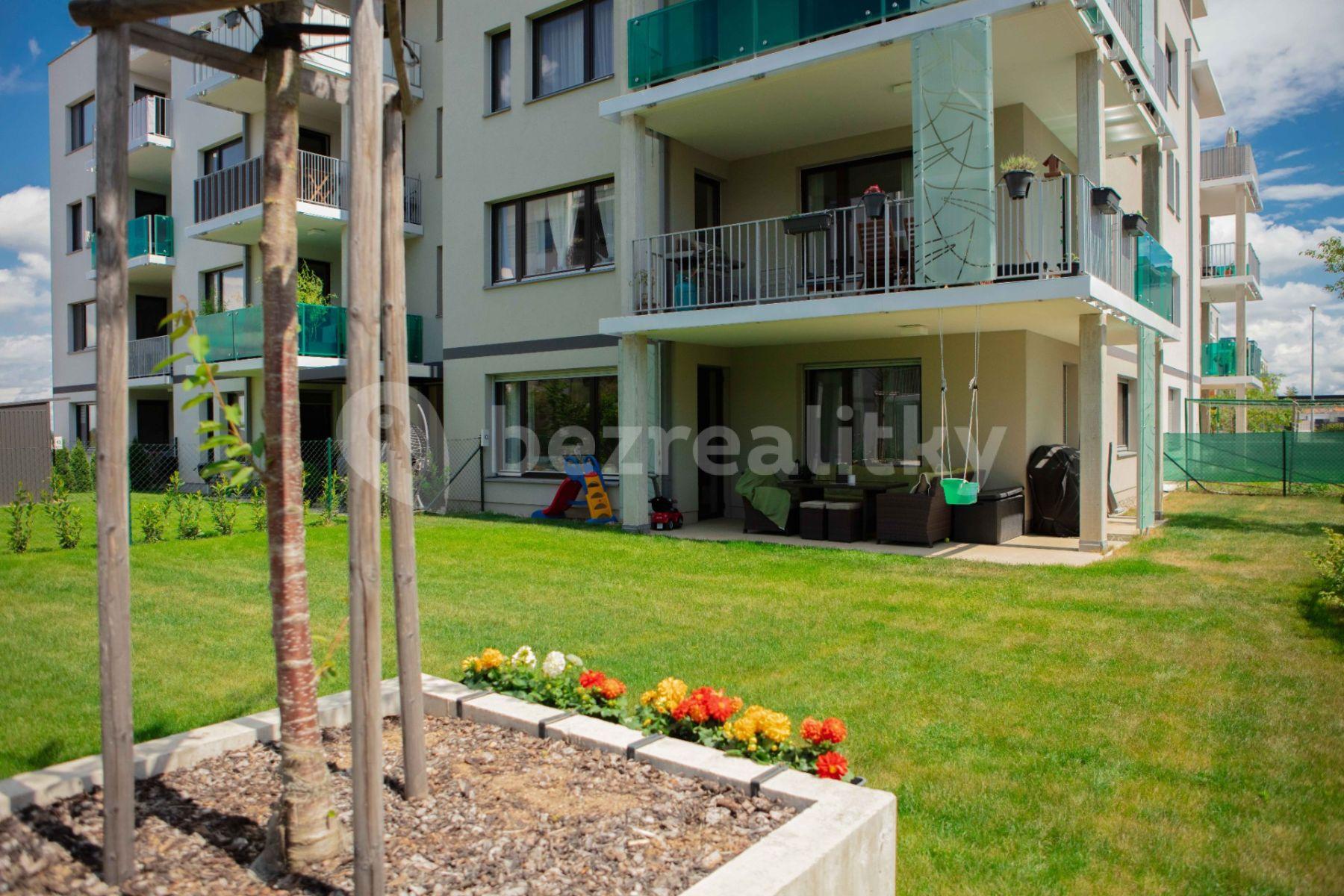 2 bedroom with open-plan kitchen flat for sale, 84 m², U Traktorky, Prague, Prague