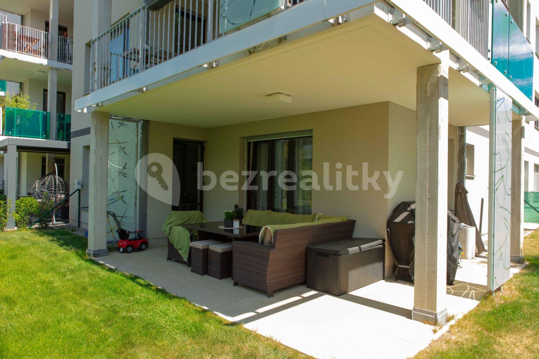 2 bedroom with open-plan kitchen flat for sale, 84 m², U Traktorky, Prague, Prague