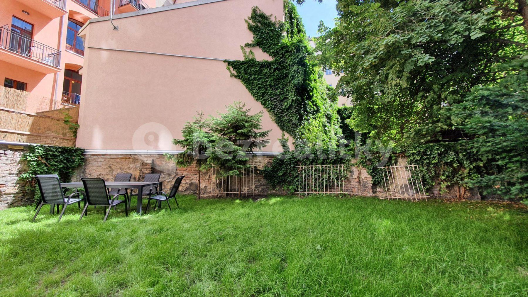 Studio flat to rent, 24 m², Tyršova, Prague, Prague