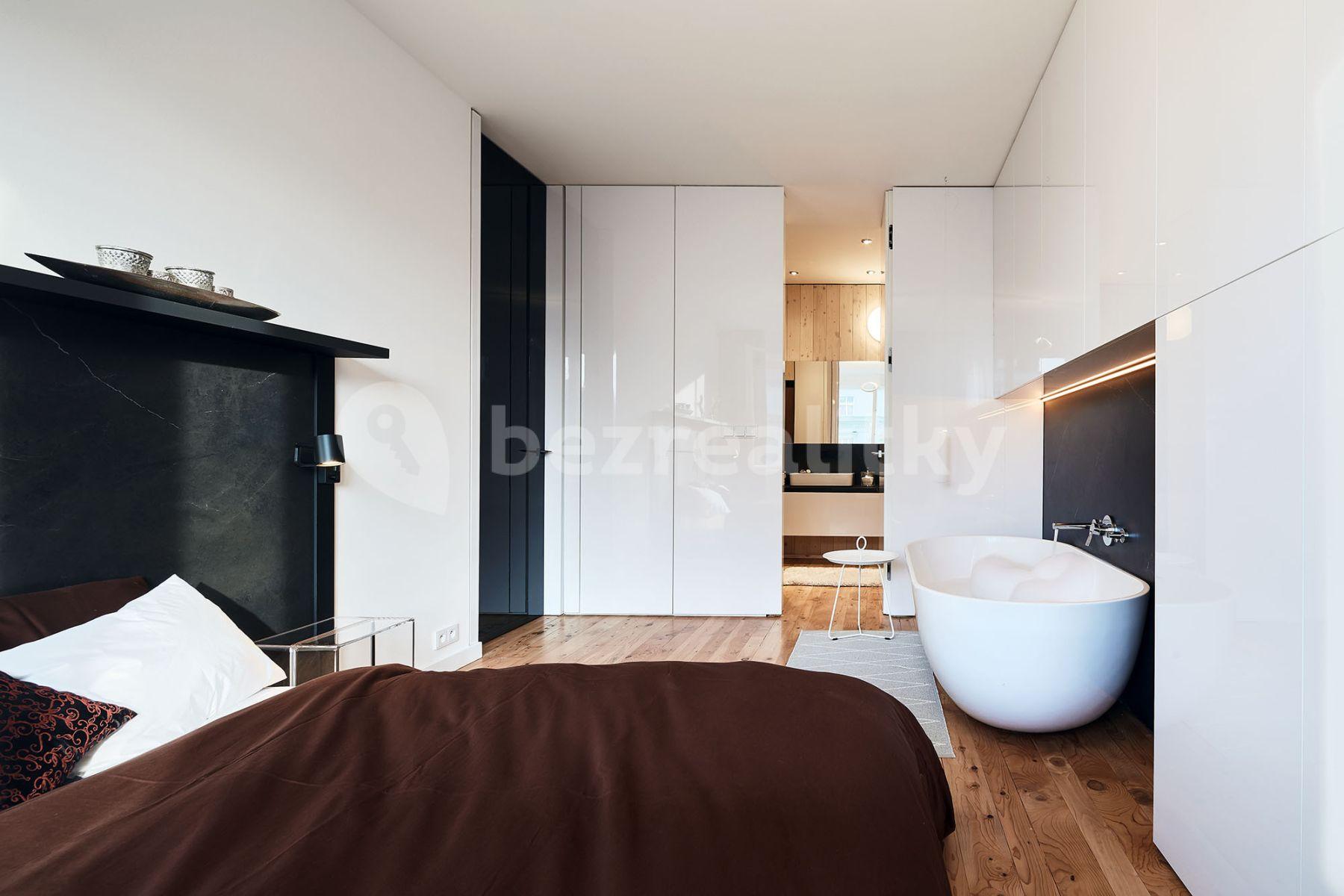 2 bedroom with open-plan kitchen flat to rent, 105 m², Lodecká, Prague, Prague