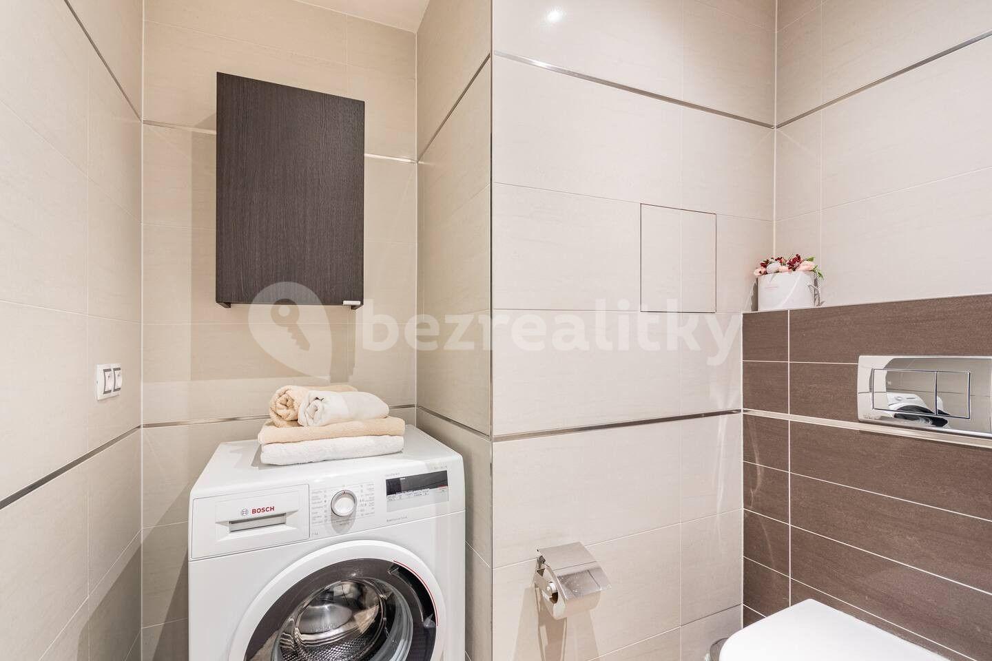 Studio flat to rent, 39 m², Mozartova, Prague, Prague