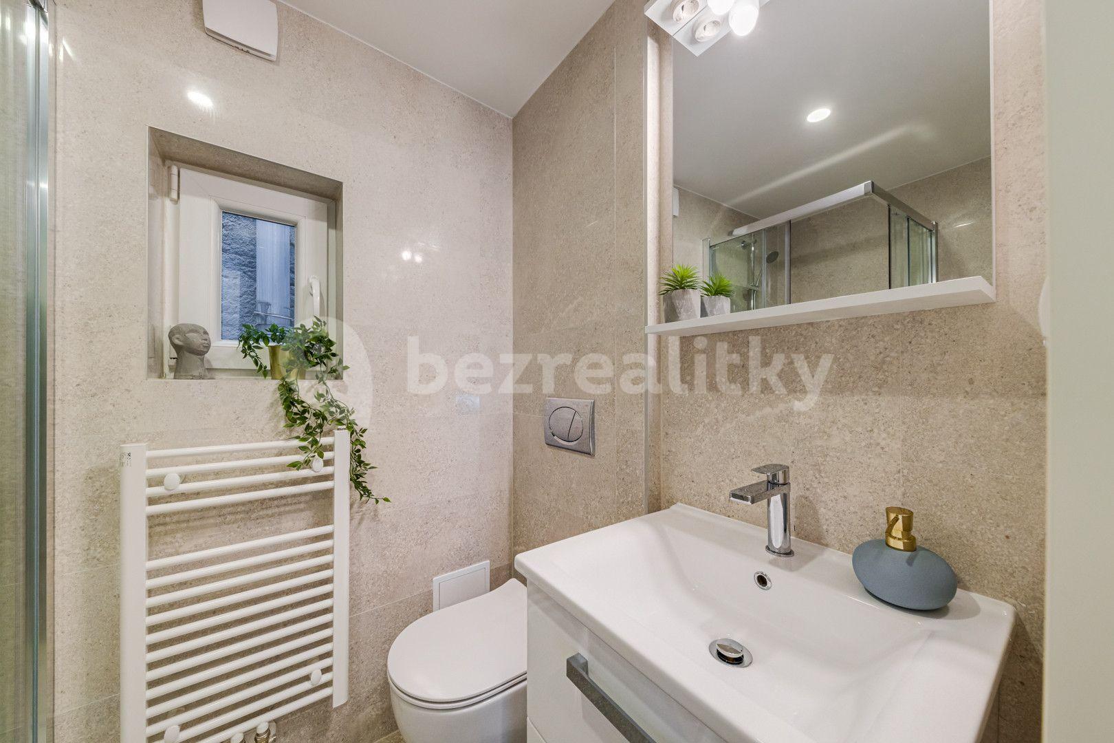 2 bedroom with open-plan kitchen flat to rent, 67 m², Kaizlovy sady, Prague, Prague