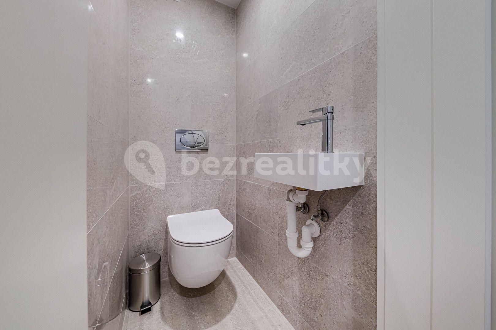 2 bedroom with open-plan kitchen flat to rent, 67 m², Kaizlovy sady, Prague, Prague