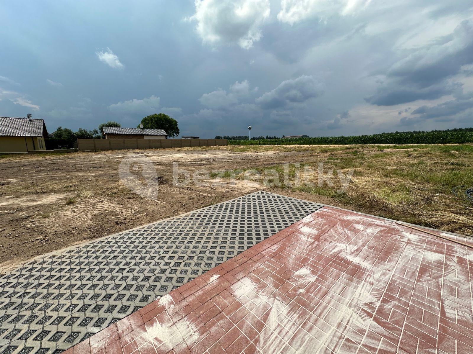 plot for sale, 1,051 m², Plužná, Středočeský Region