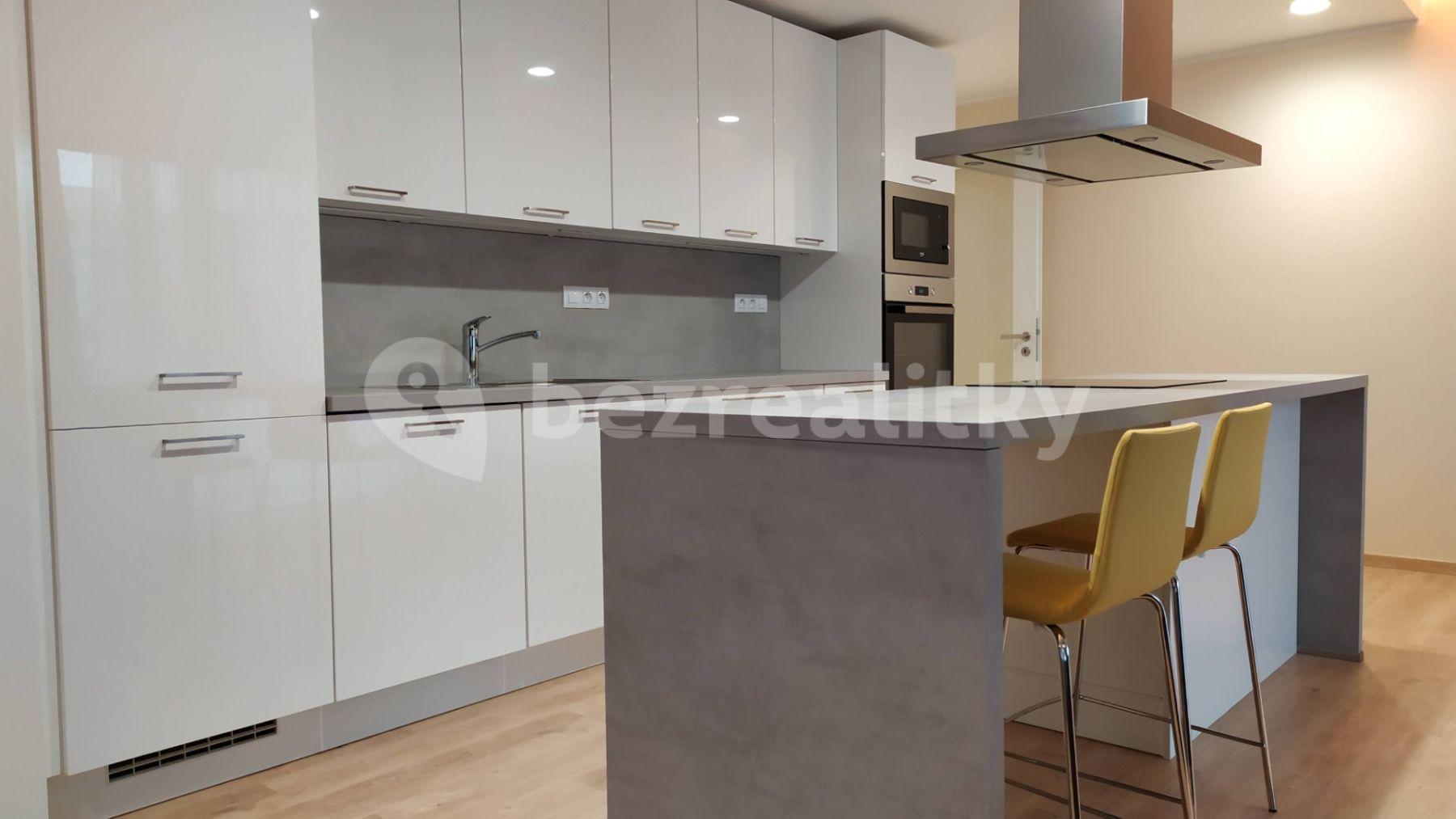 1 bedroom with open-plan kitchen flat to rent, 81 m², Mukařovského, Prague, Prague