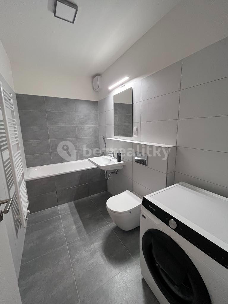 Studio flat to rent, 30 m², Heřmanická, Prague, Prague