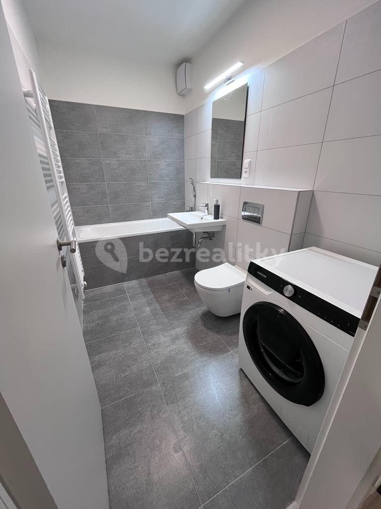 Studio flat to rent, 30 m², Heřmanická, Prague, Prague