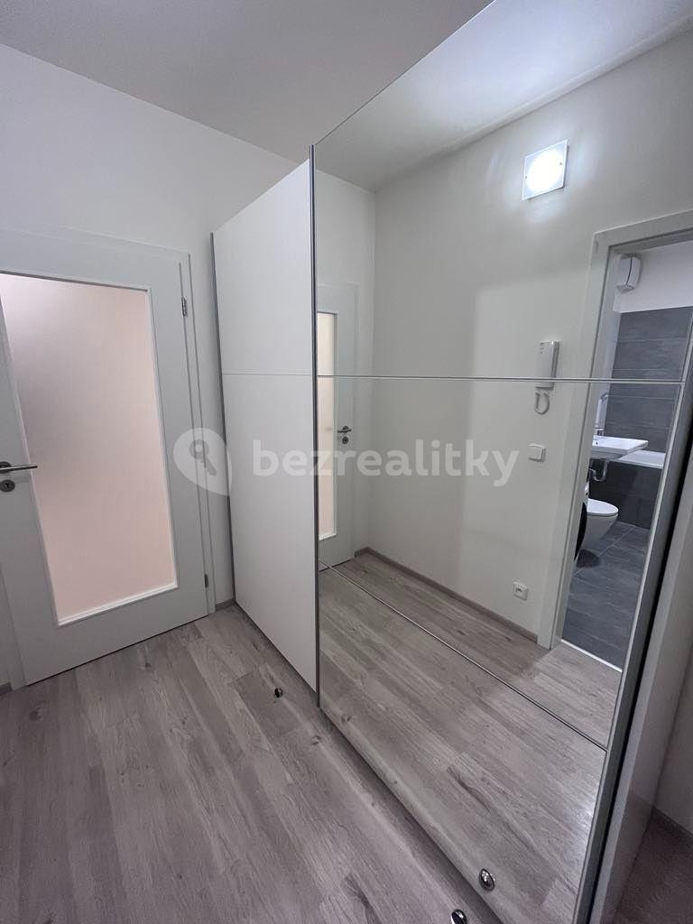 Studio flat to rent, 30 m², Heřmanická, Prague, Prague