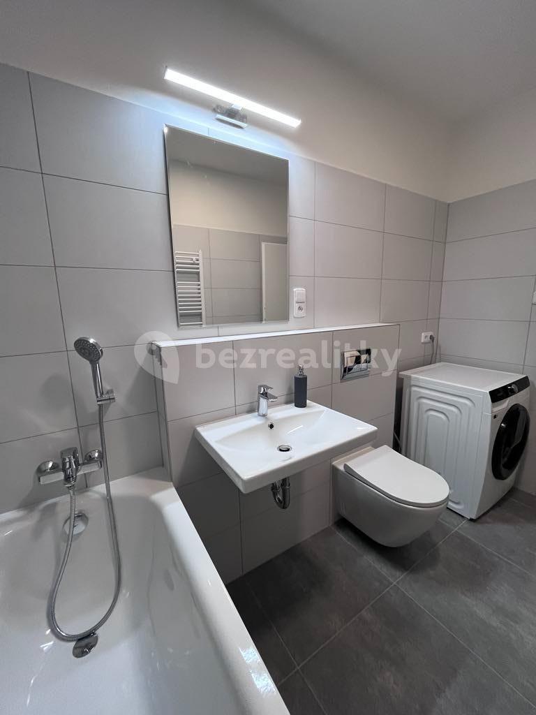 Studio flat to rent, 30 m², Heřmanická, Prague, Prague