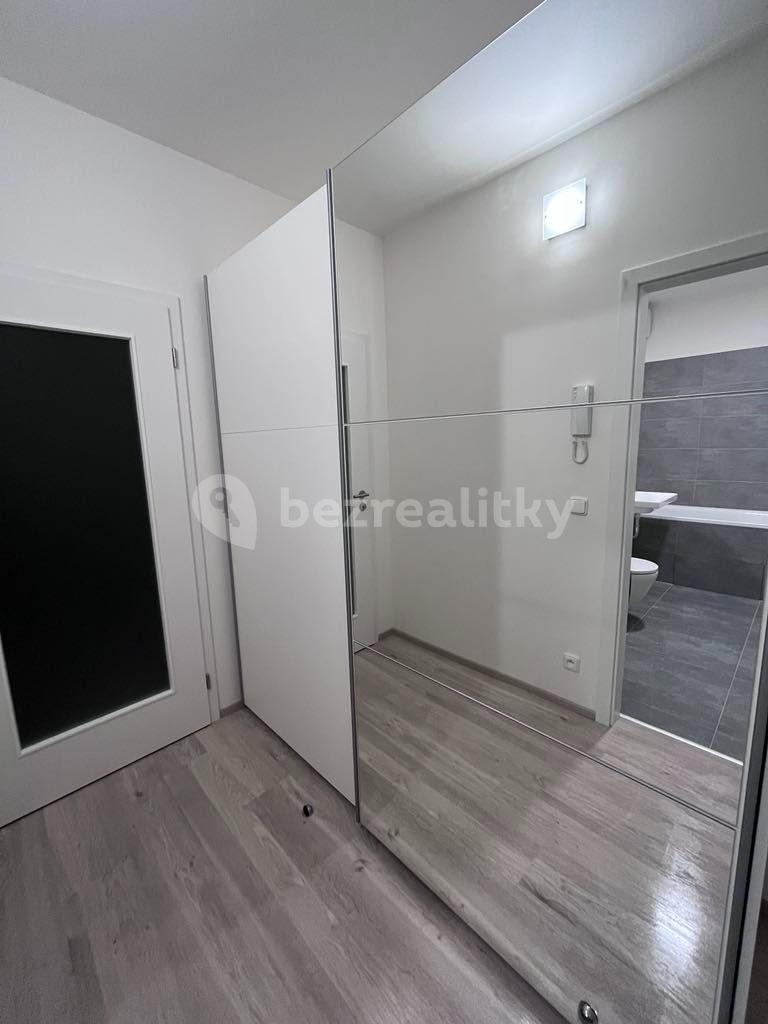 Studio flat to rent, 30 m², Heřmanická, Prague, Prague