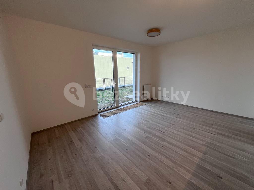 Studio flat to rent, 30 m², Heřmanická, Prague, Prague