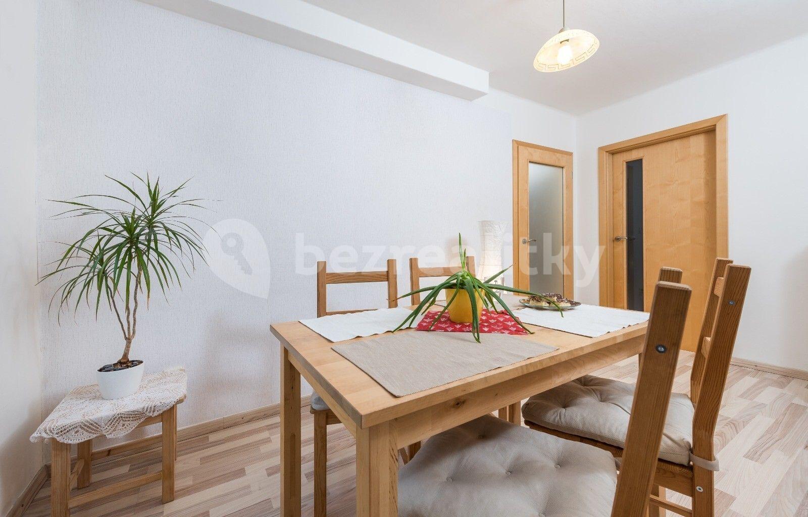 2 bedroom with open-plan kitchen flat for sale, 64 m², Mladých, Prague, Prague