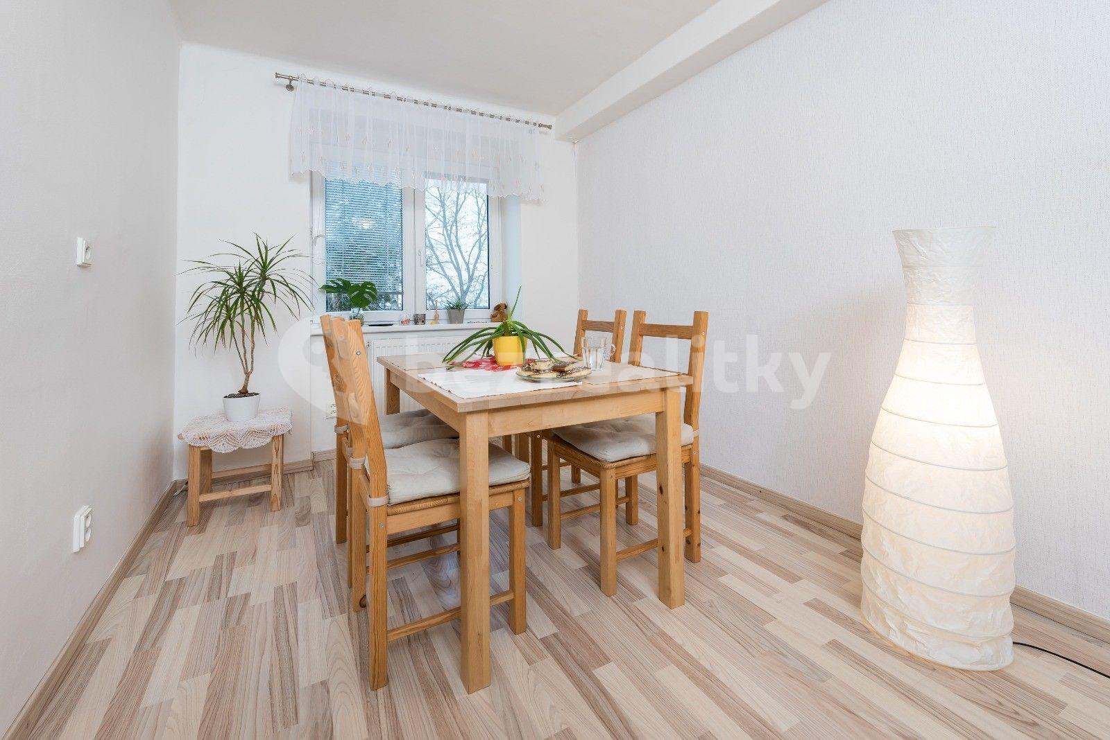 2 bedroom with open-plan kitchen flat for sale, 64 m², Mladých, Prague, Prague