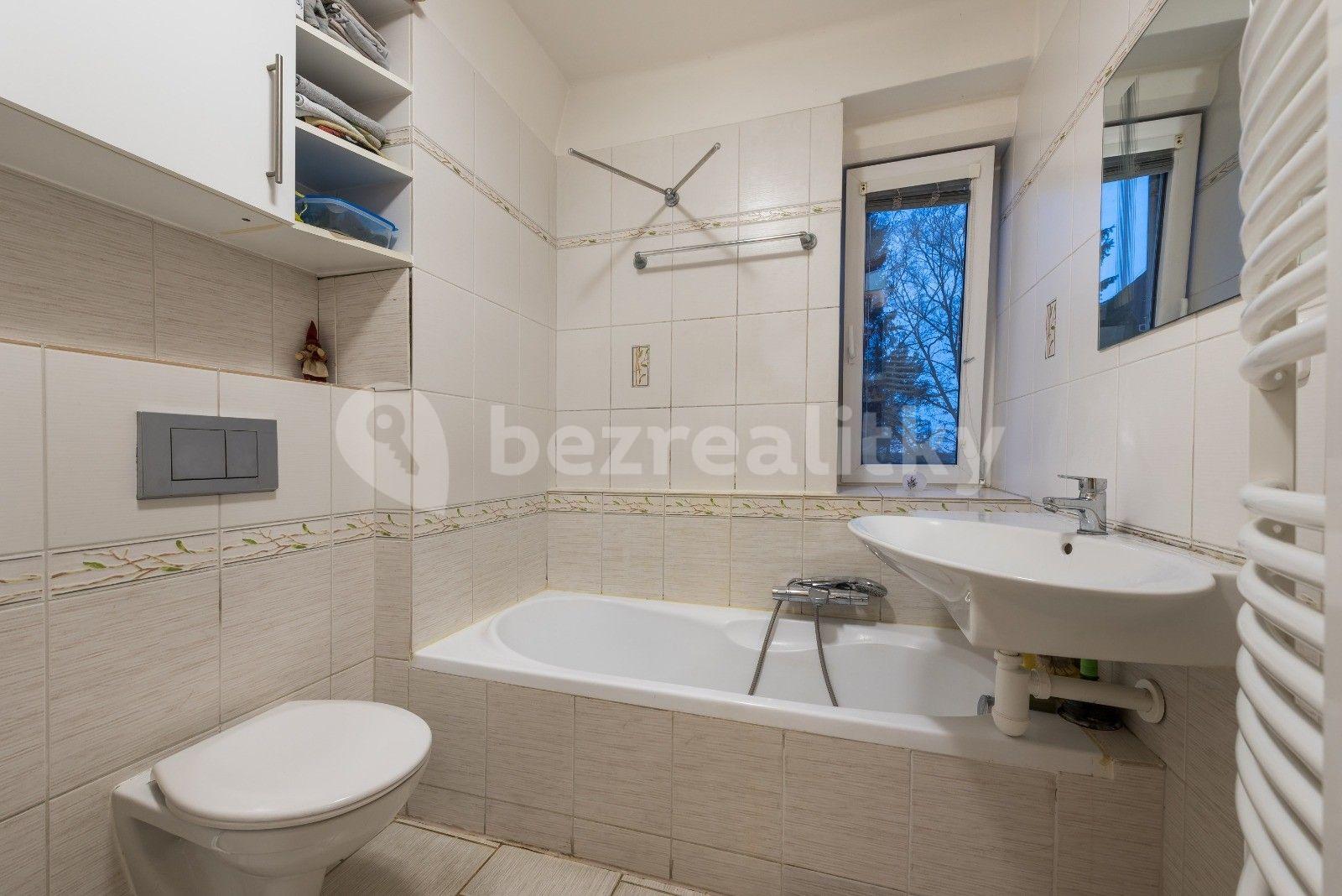 2 bedroom with open-plan kitchen flat for sale, 64 m², Mladých, Prague, Prague