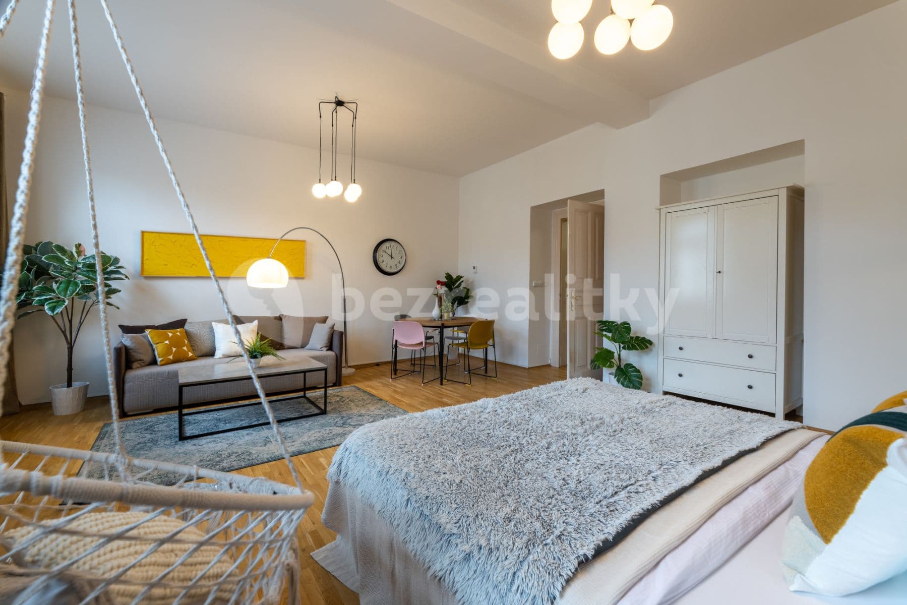 4 bedroom flat to rent, 160 m², Ruská, Prague, Prague