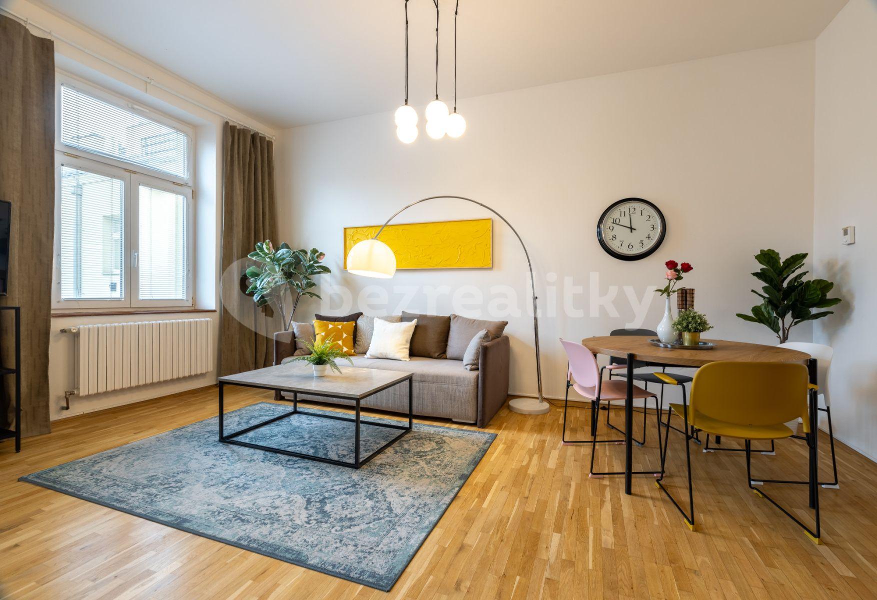 4 bedroom flat to rent, 160 m², Ruská, Prague, Prague