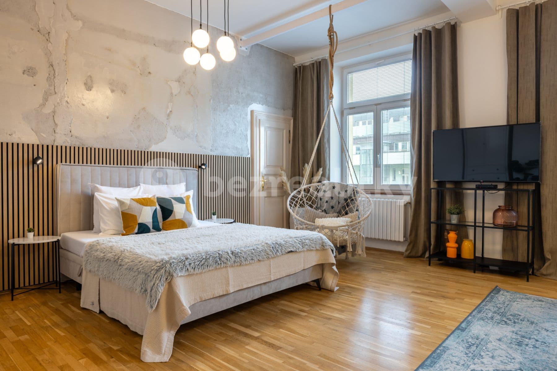 4 bedroom flat to rent, 160 m², Ruská, Prague, Prague