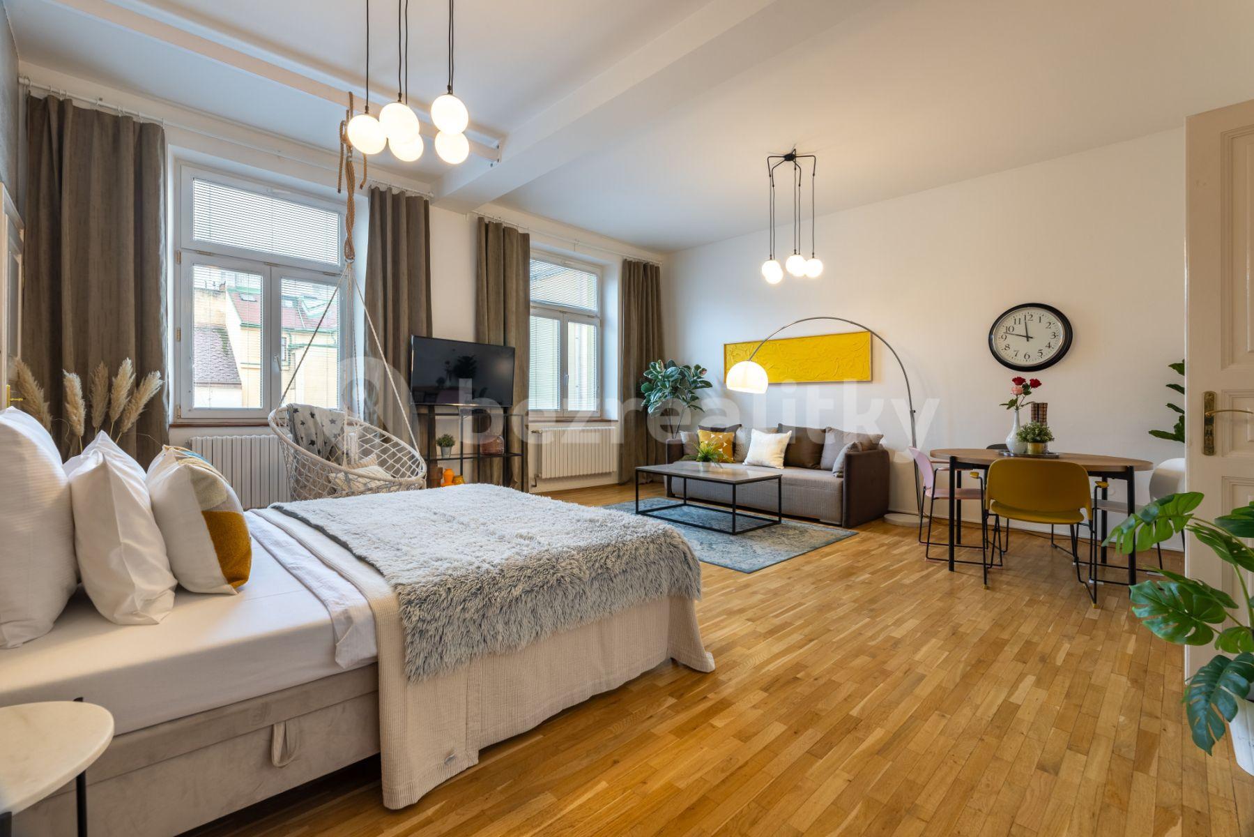 4 bedroom flat to rent, 160 m², Ruská, Prague, Prague