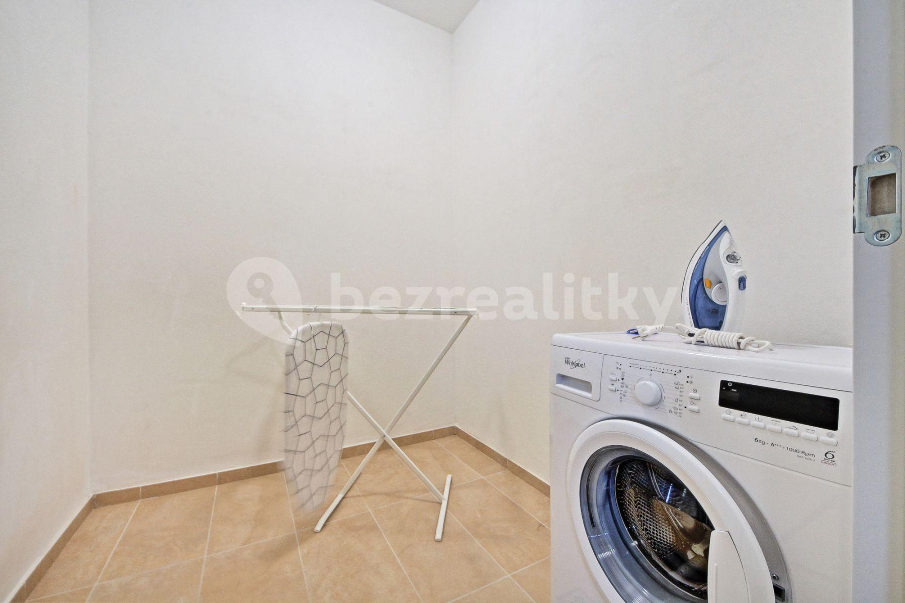 1 bedroom with open-plan kitchen flat to rent, 68 m², Balbínova, Prague, Prague