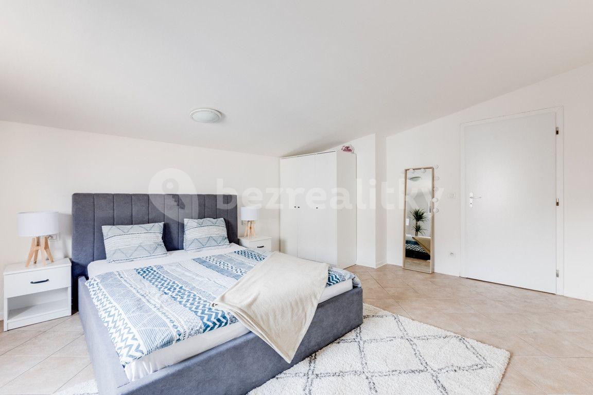 Studio flat to rent, 55 m², V Tůních, Prague, Prague