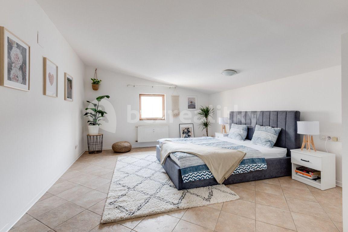 Studio flat to rent, 55 m², V Tůních, Prague, Prague