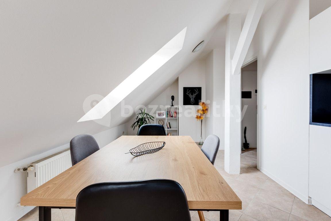 Studio flat to rent, 55 m², V Tůních, Prague, Prague