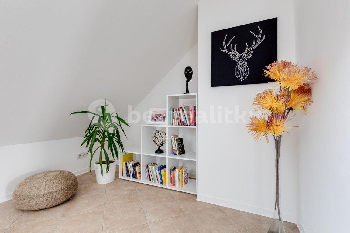 Studio flat to rent, 55 m², V Tůních, Prague, Prague